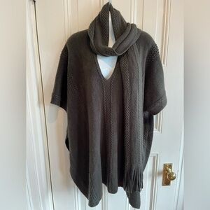 LOOK BY M NEW YORK Hunter Green V Neck Poncho with Scarf w- Tassles NWOT 1 Size